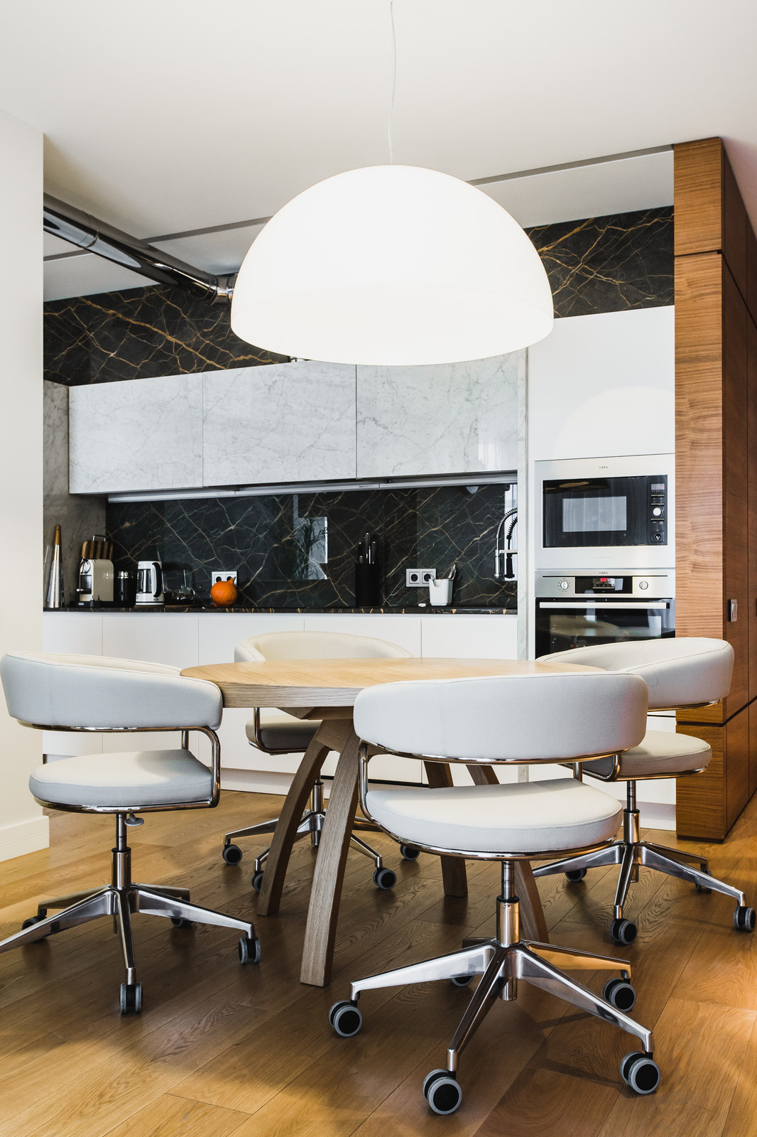 В гостях: Летняя квартира с видом на крыши у Садового кольца