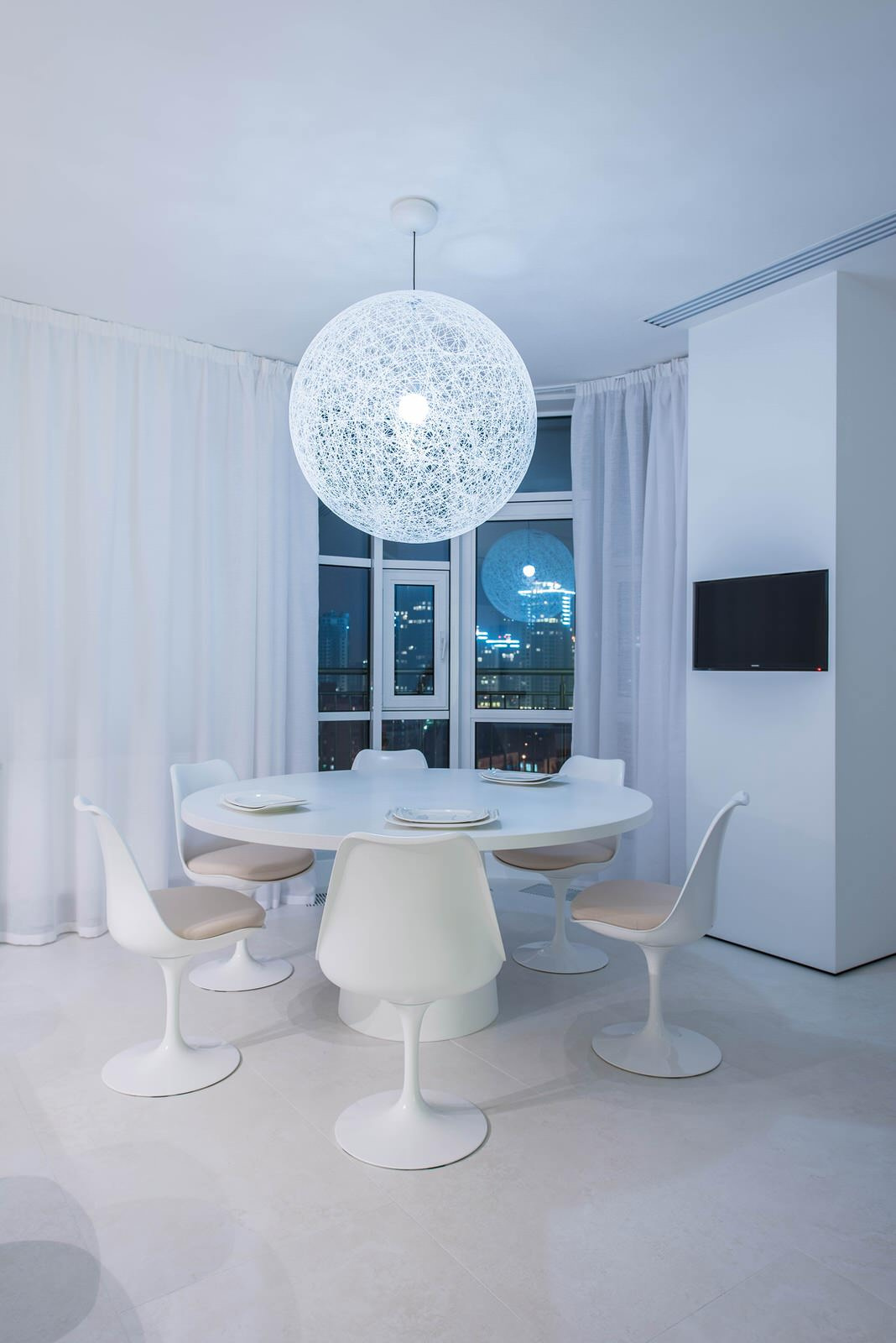 Houzz Украина: «Умная» квартира в Киеве в духе строгого минимализма