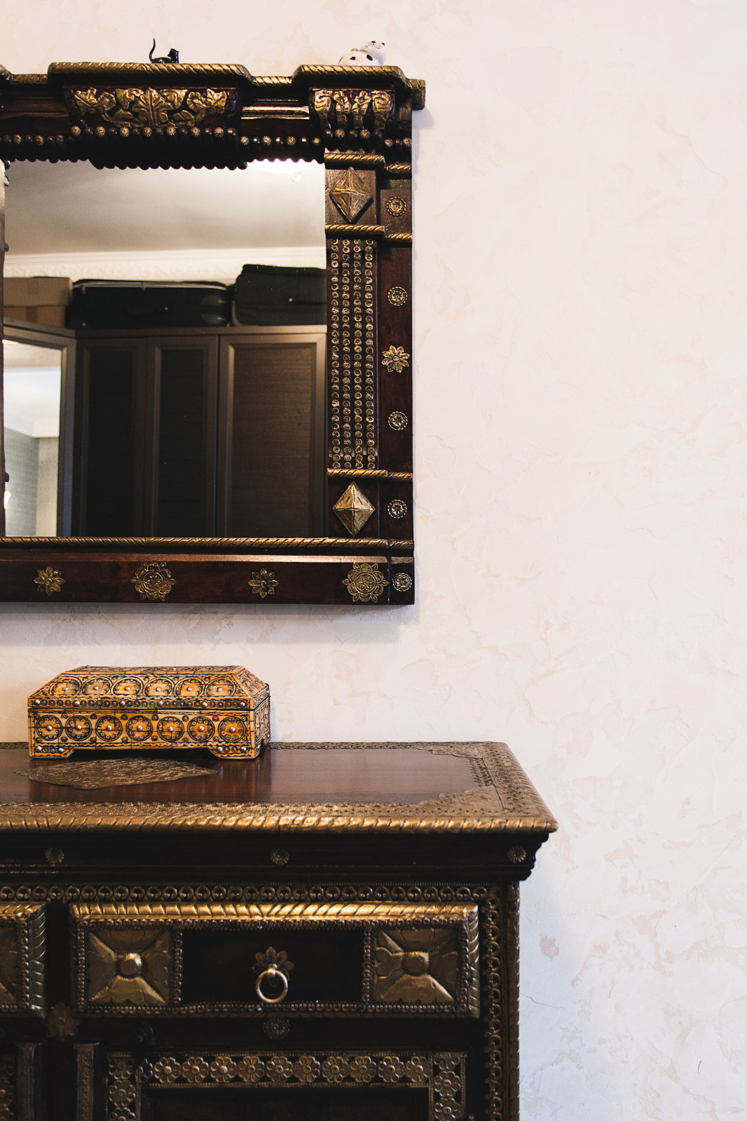 В гостях: Традиции лезгин на фоне интерьера с восточным уклоном