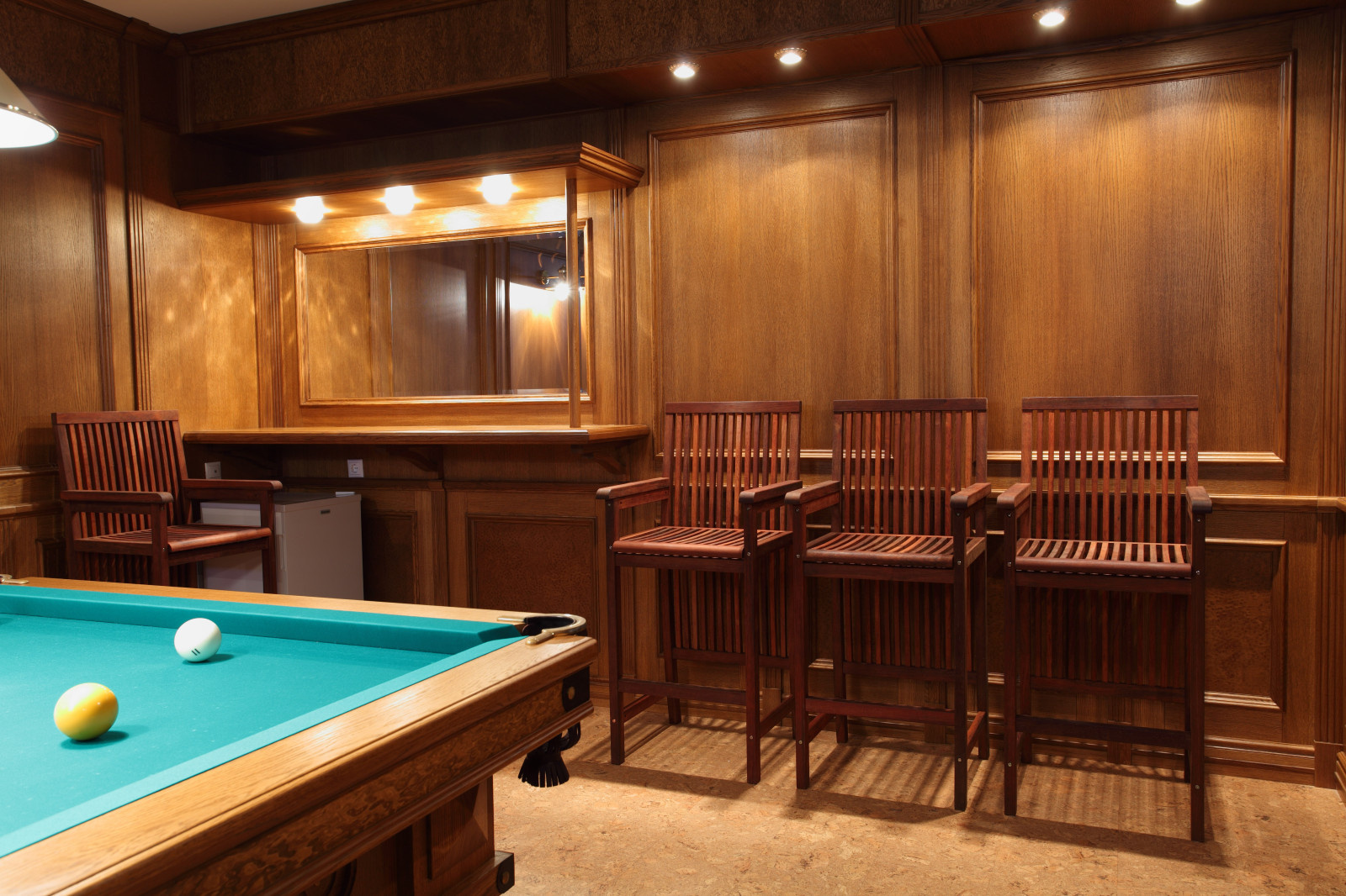 Бильярдные столы и комнаты