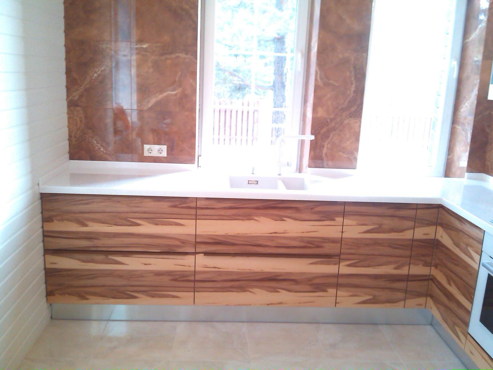 Шпон Орех Сатиновый - ценная порода дерева