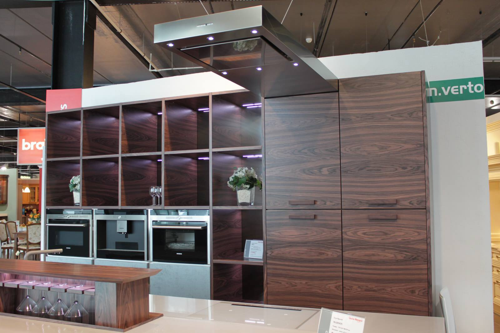 Шпон Палисандр Индийский + фасады со стеклом Серебро