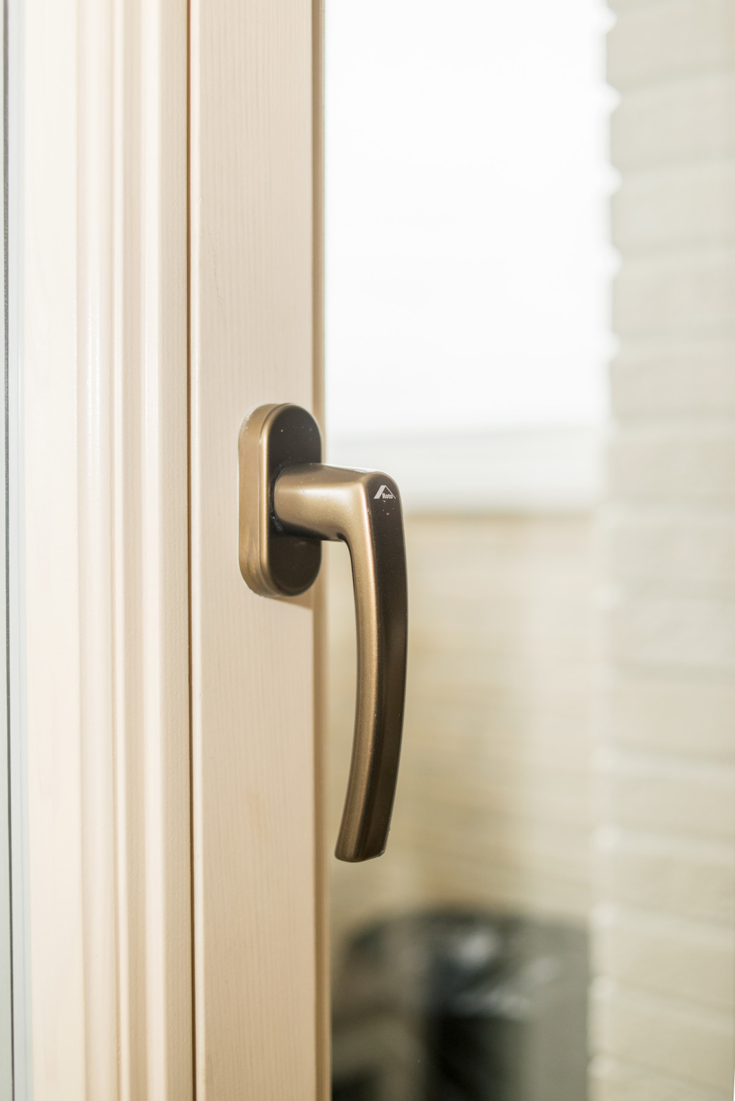 Остекление квартиры пр-т Мира (дерево-алюминиевые окна с жалюзи)