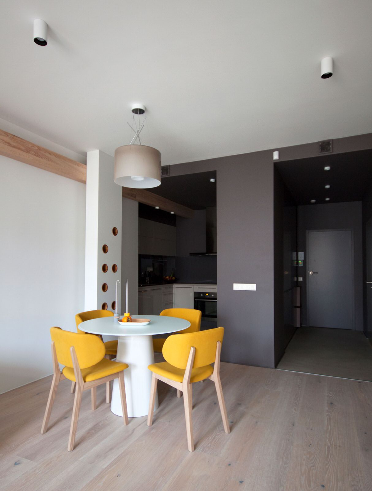 Houzz Латвия: Командировочная квартира на речном побережье