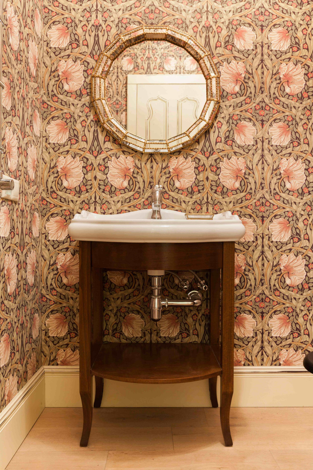 Хороший вопрос: Как выбрать обои в цветочек