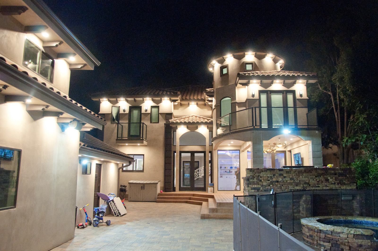 Северный Голливуд - Лос Анджелес. Дом в средиземноморском стиле.