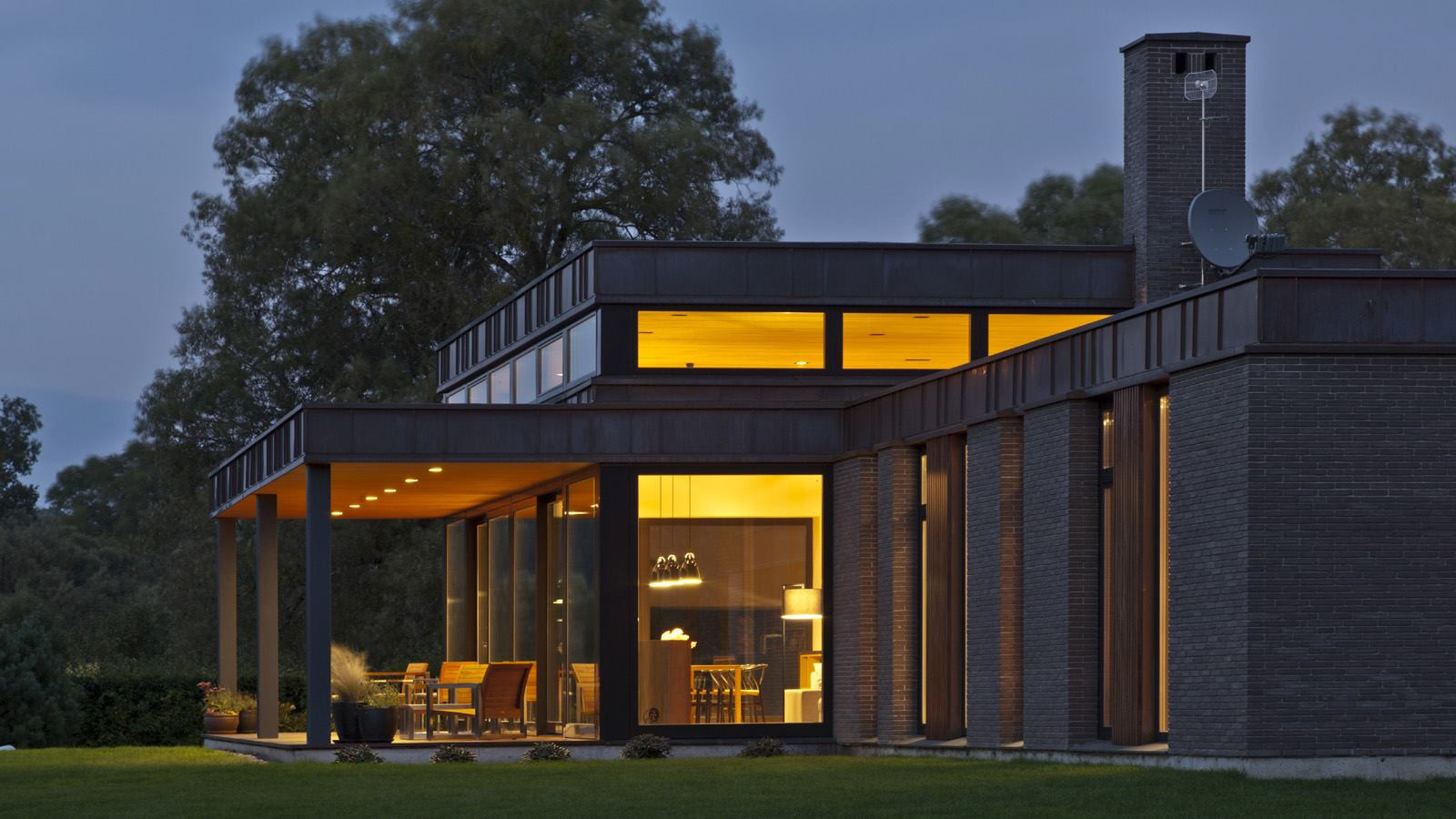 Современный взгляд на остекление (дерево-алюминиевые окна)