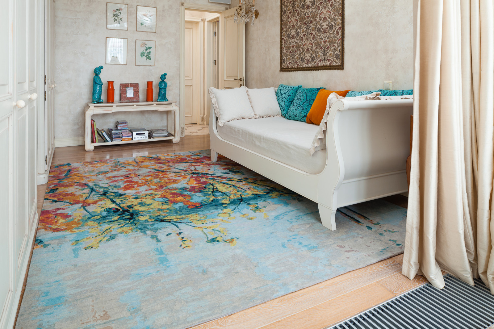 Фото в английском журнале «COVER» с московским интерьером и ковром от "ЗЕФИР"