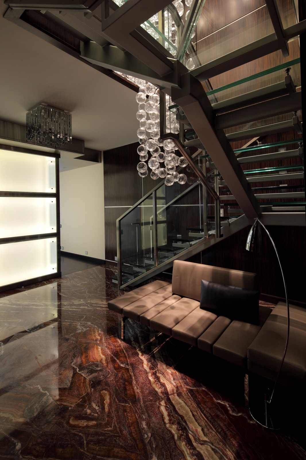 Двухуровневая квартира в Сити