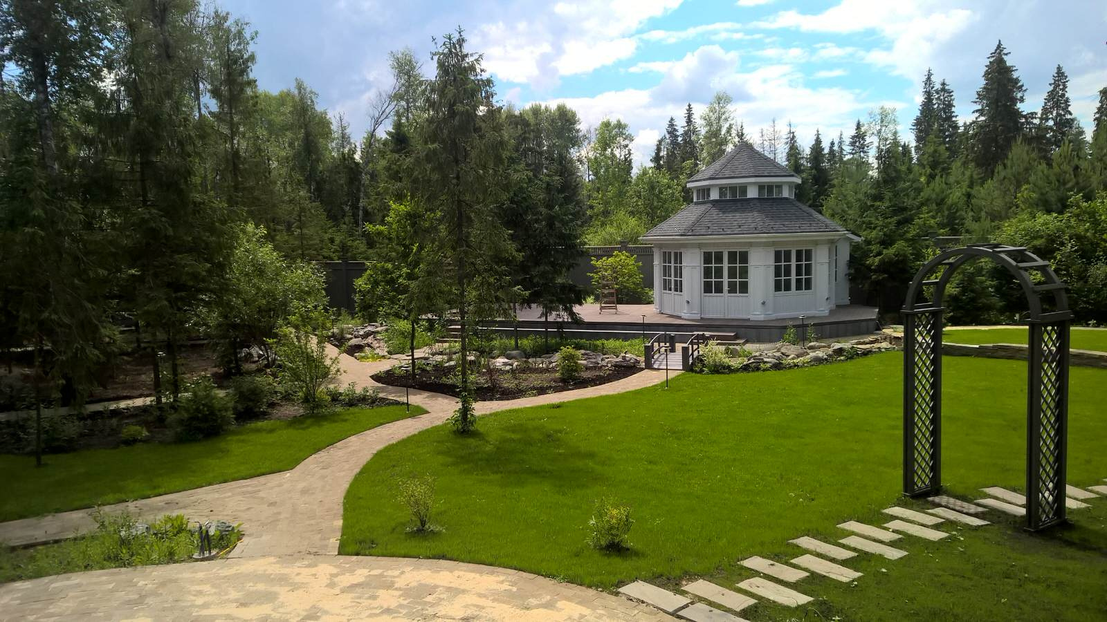 Традиционный летний павильон