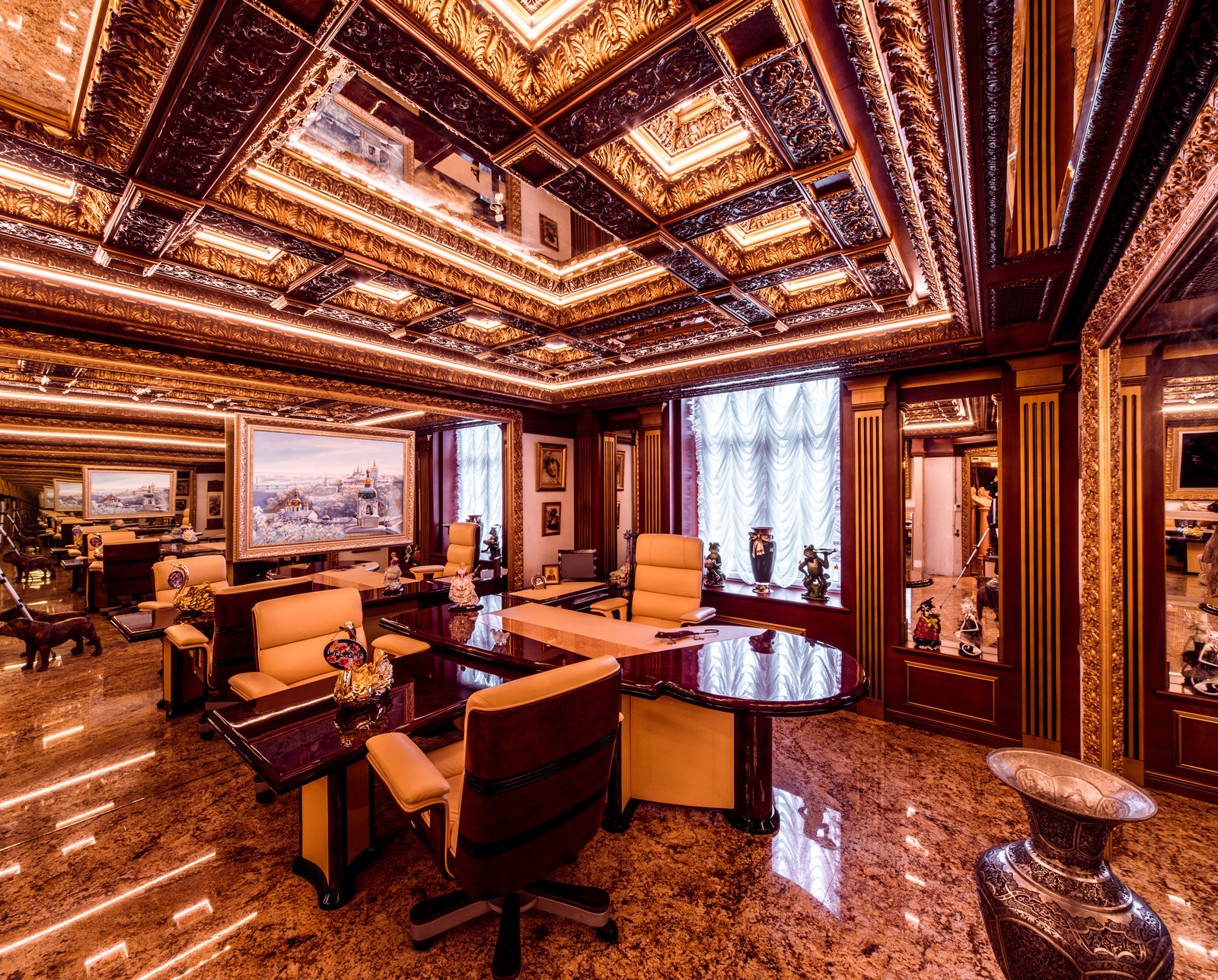 Сложные-пресложные потолки и интерьеры в красном