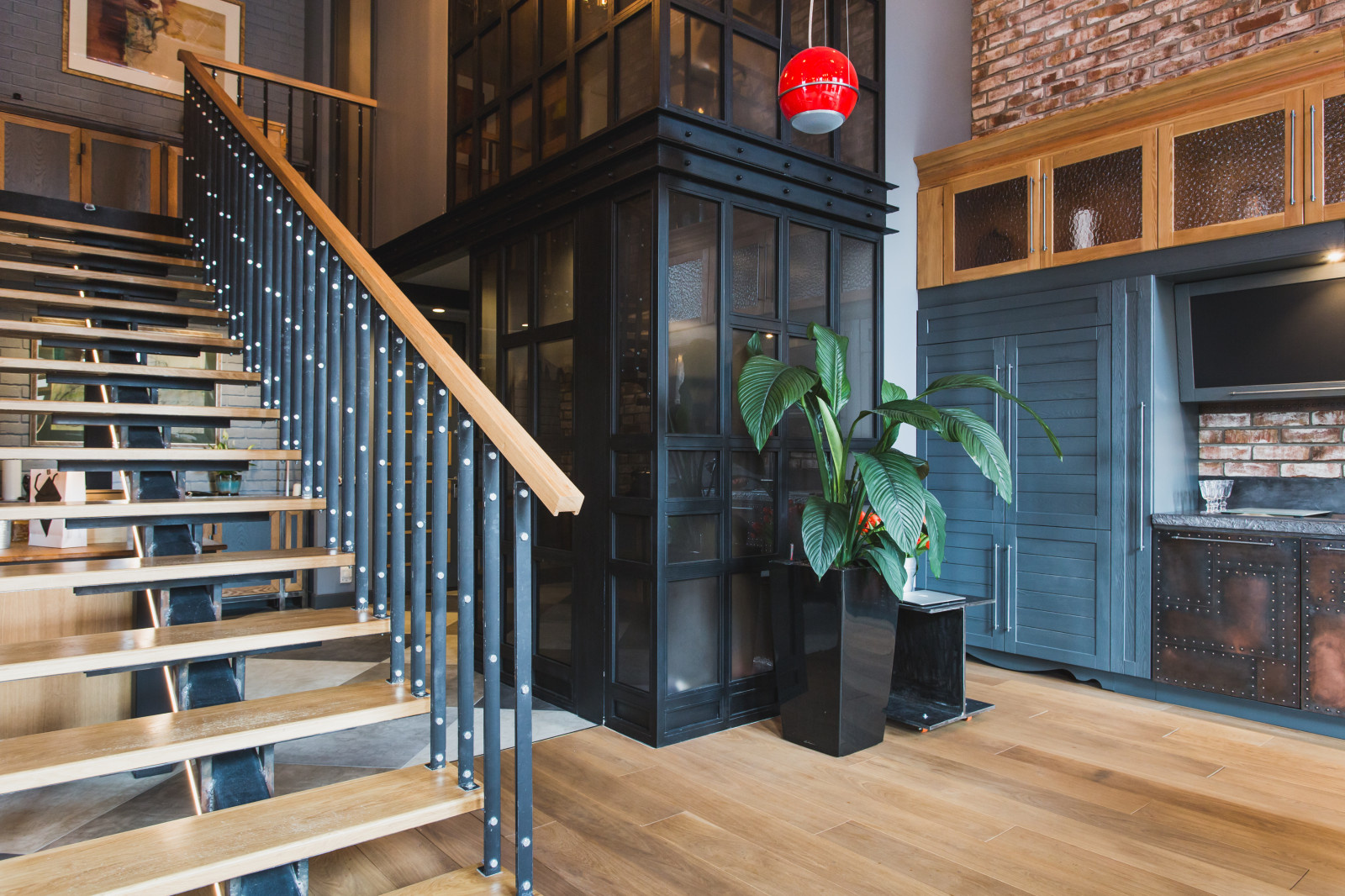 В гостях: Современный лофт, наполненный арт-объектами и музыкой