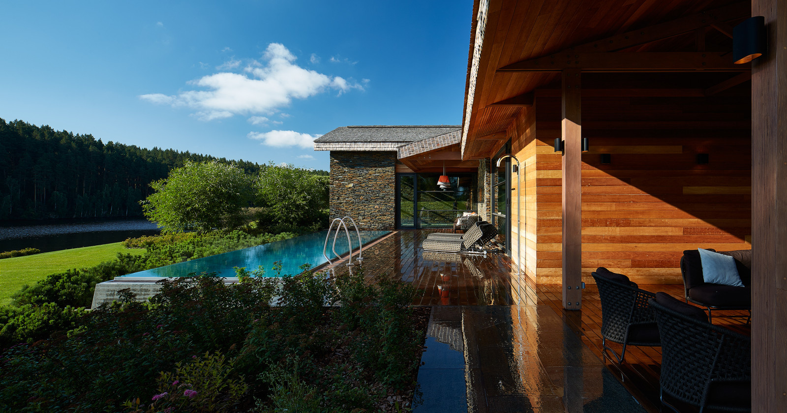 Дом на реке | Barn by a River