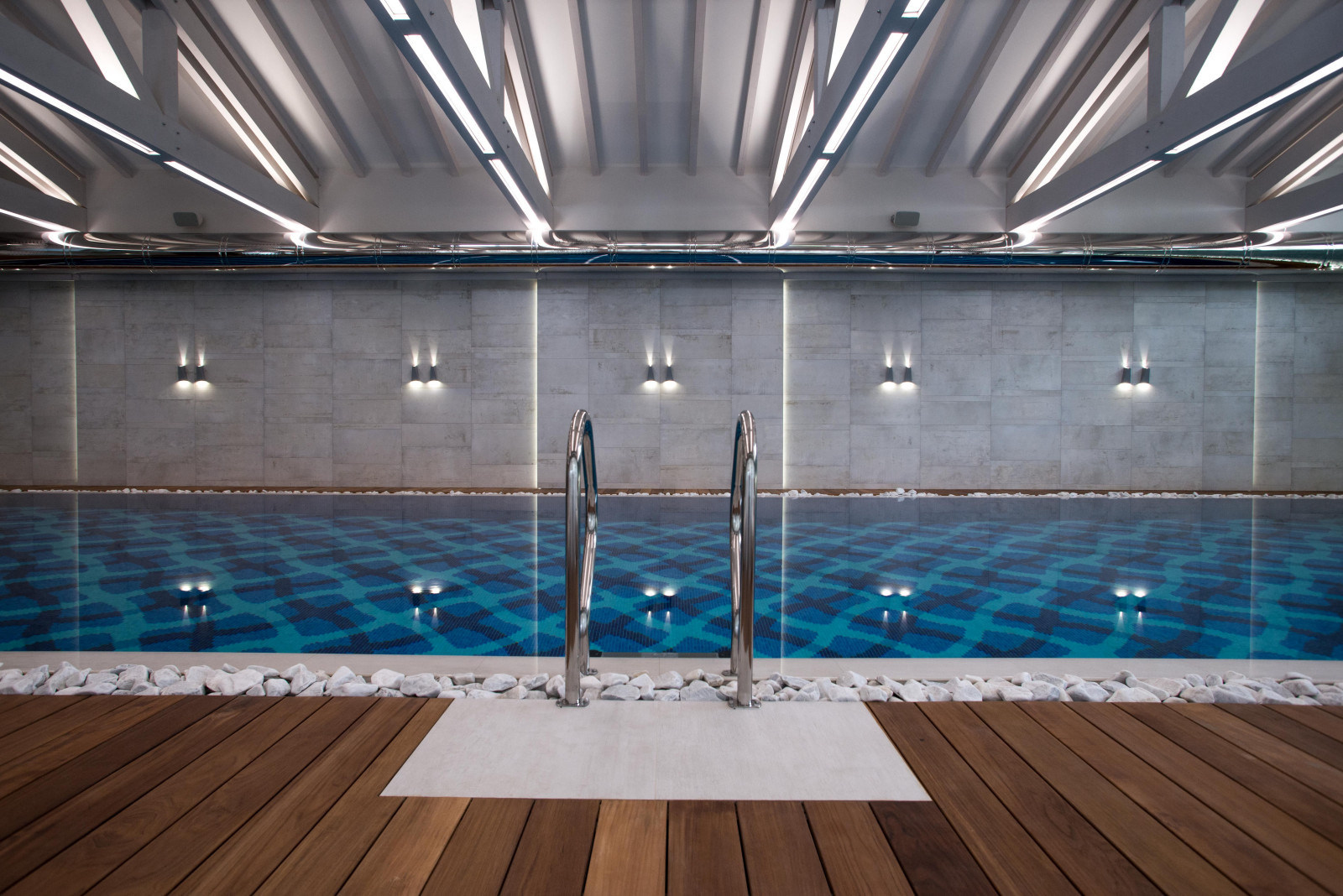 istHILLS бассейн в Подмосковье dcCONSTRUCTIONS.RU