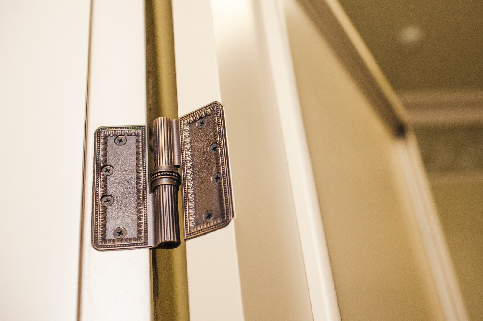 Двери и деревяные понели буазери для магазина