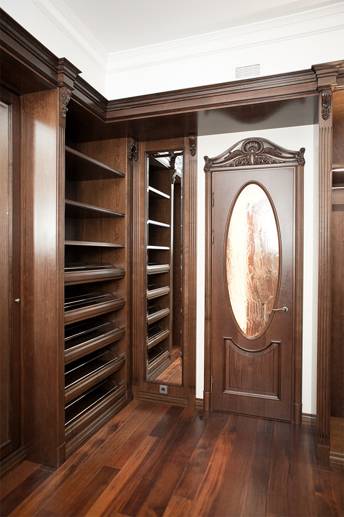 Гардеробная комната из массива вишни