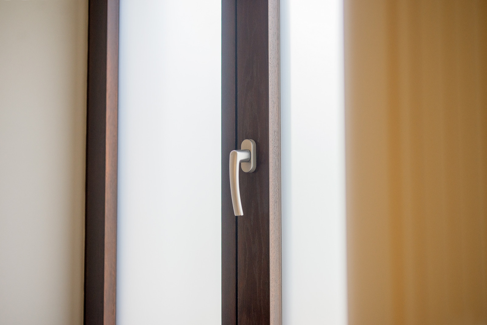 пер. Васнецова д.9 стр.2 (деревянные и дерево-алюминиевые окна и двери)