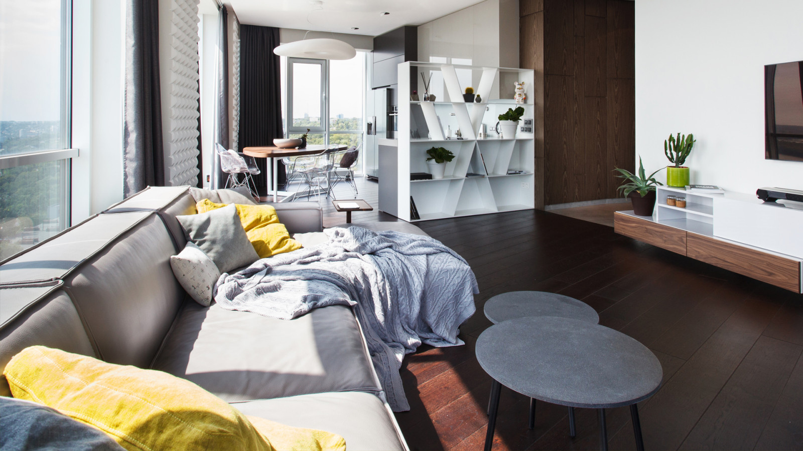 Houzz Украина: Минимализм и ломаные линии в квартире для двоих