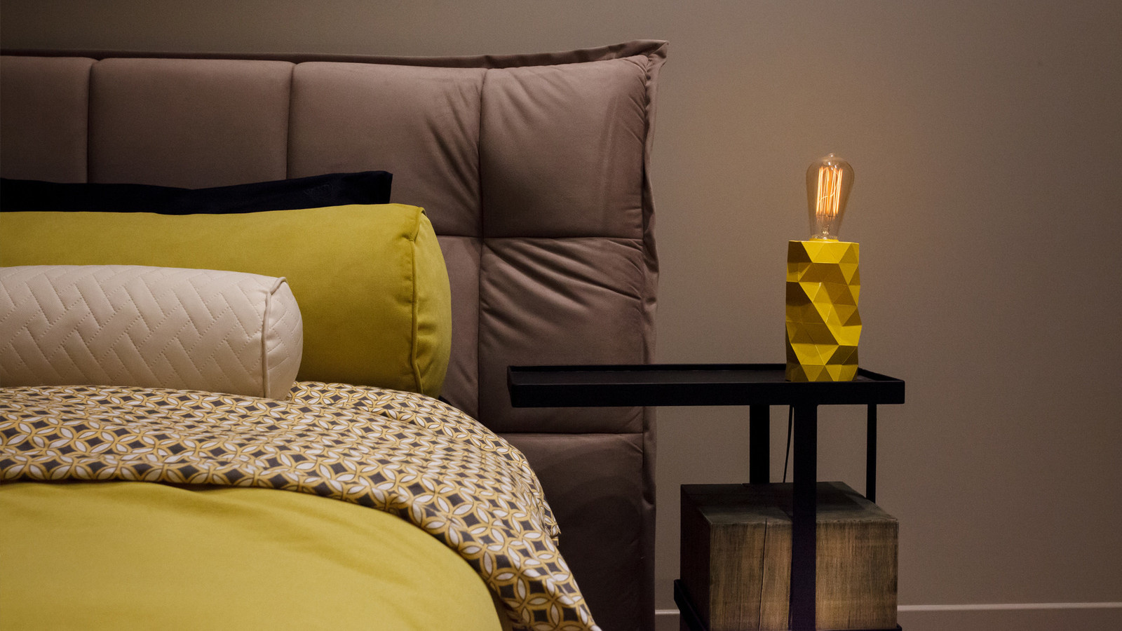 Houzz Украина: Минимализм и ломаные линии в квартире для двоих