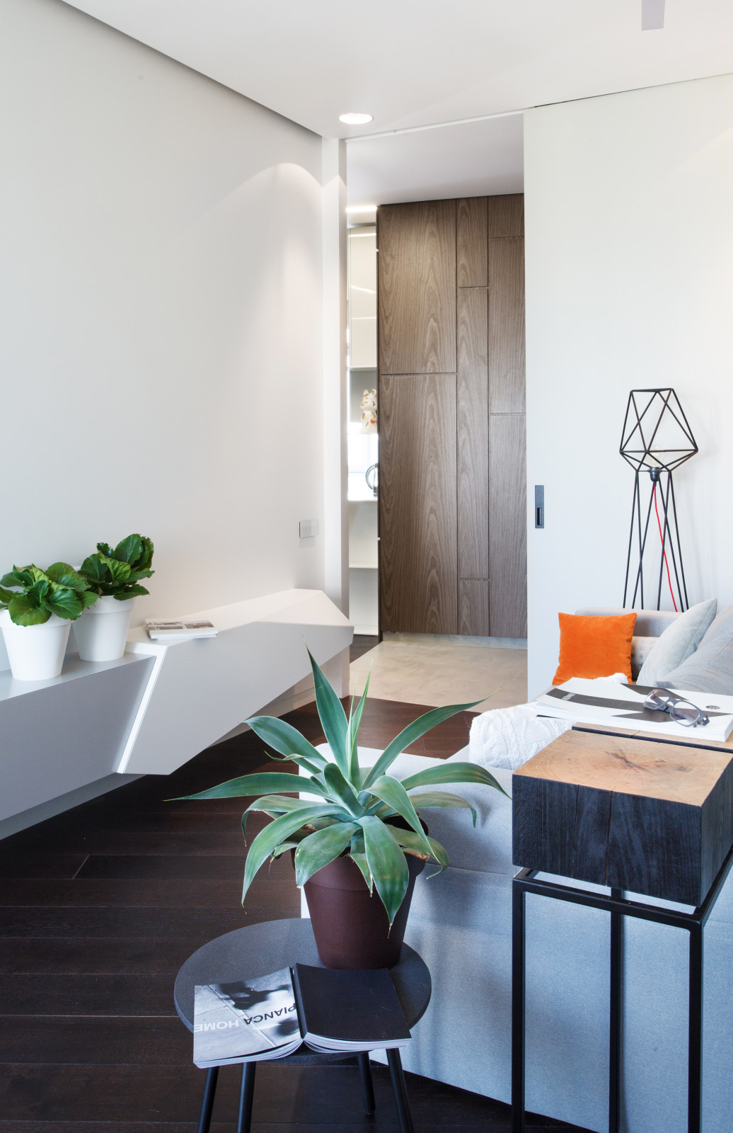 Houzz Украина: Минимализм и ломаные линии в квартире для двоих