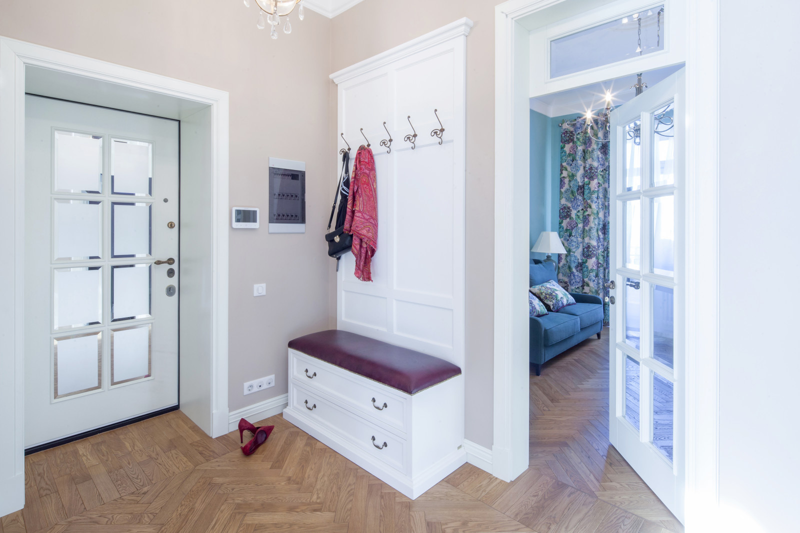 Neoclassical apartment