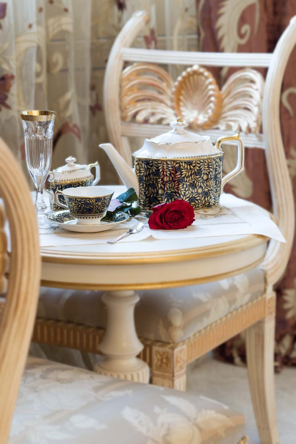 "Нескромное обаяние"