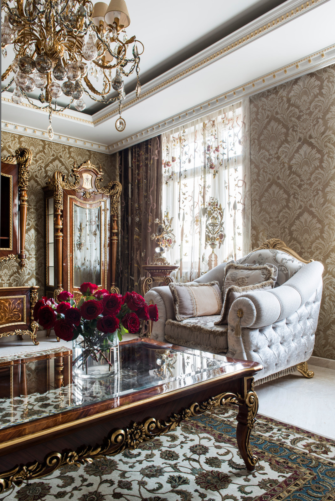 "Нескромное обаяние"