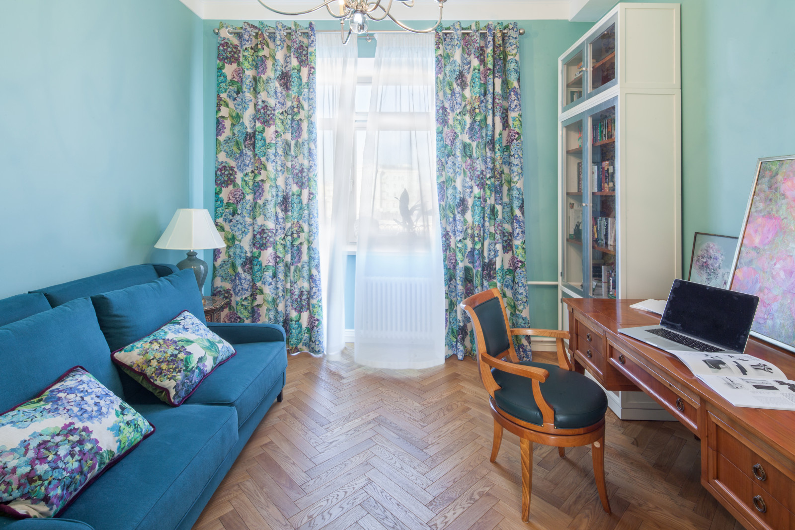 Neoclassical apartment