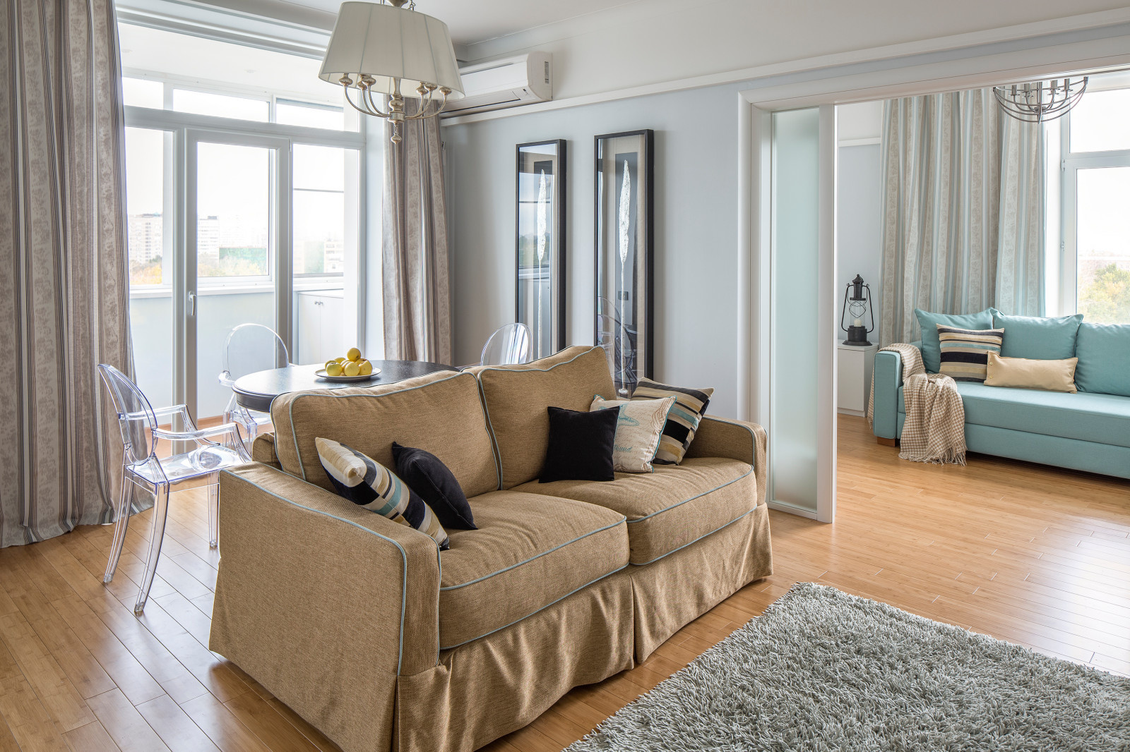 Девушка с веслом