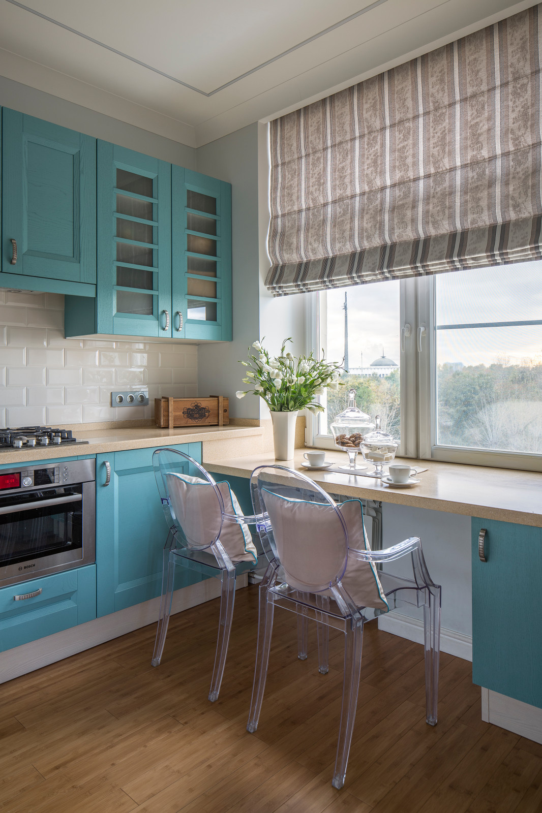 Девушка с веслом