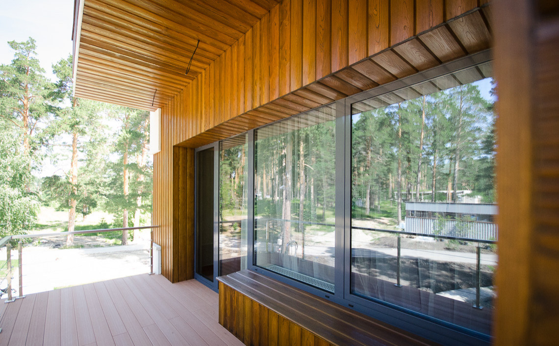 Комплекс работ по остеклению загородного дома