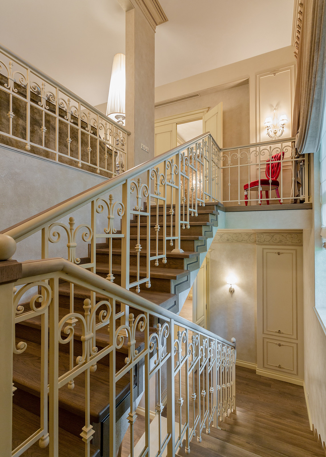 Двухуровневая квартира в класическом стиле.