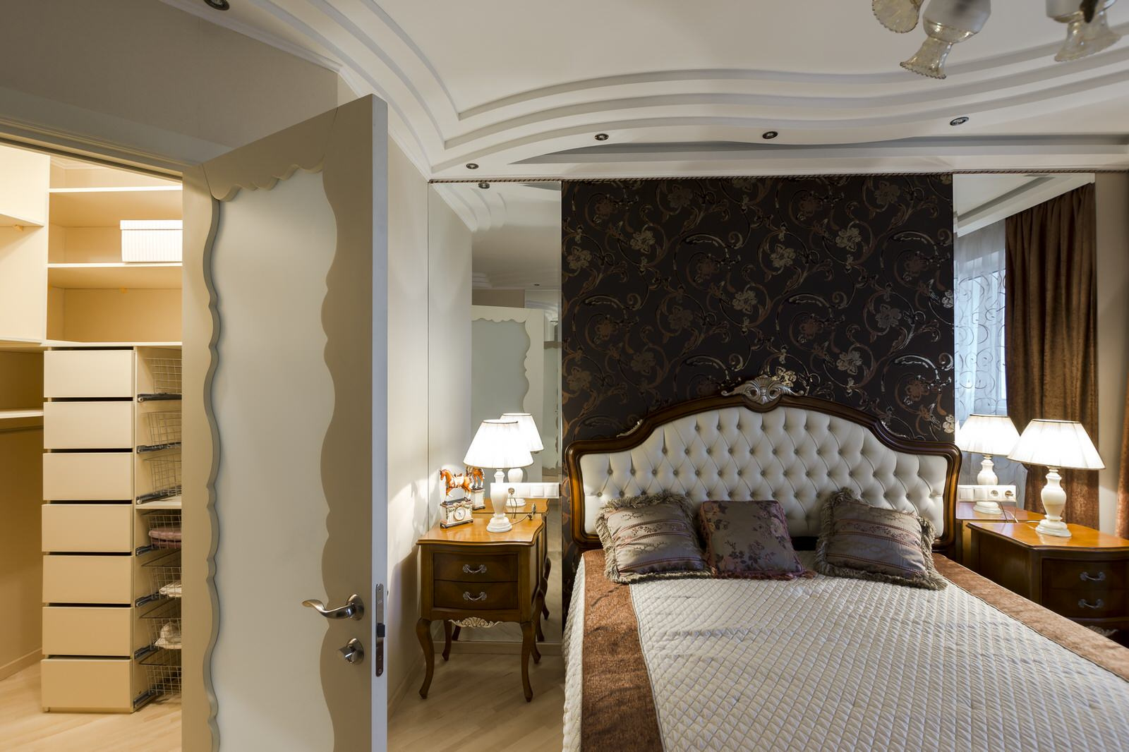 4-комнатная квартира в неоклассическом стиле. Дизайн и ремонт под ключ