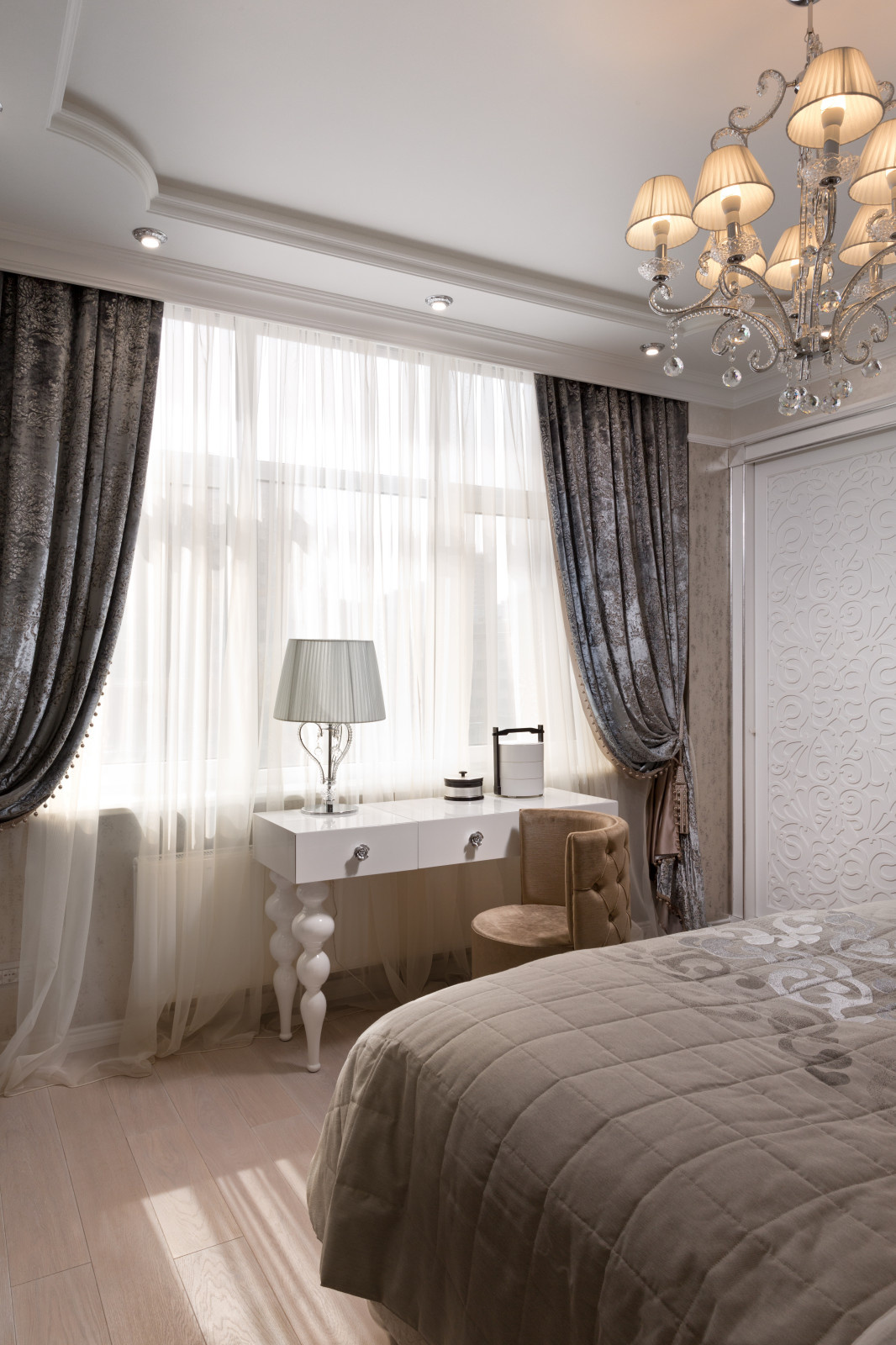 Светлые тона и зеркальные поверхности от Виктории Витковской