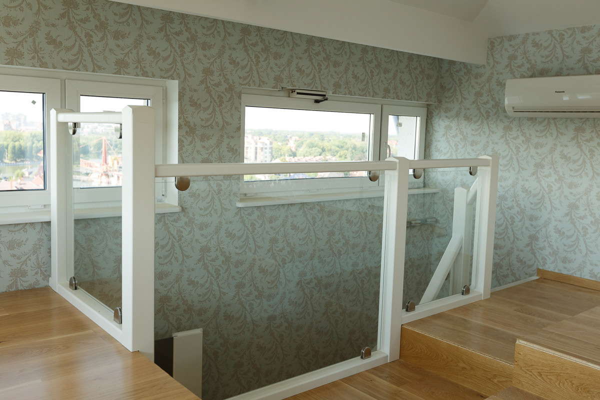 Лестница со стеклянным ограждением