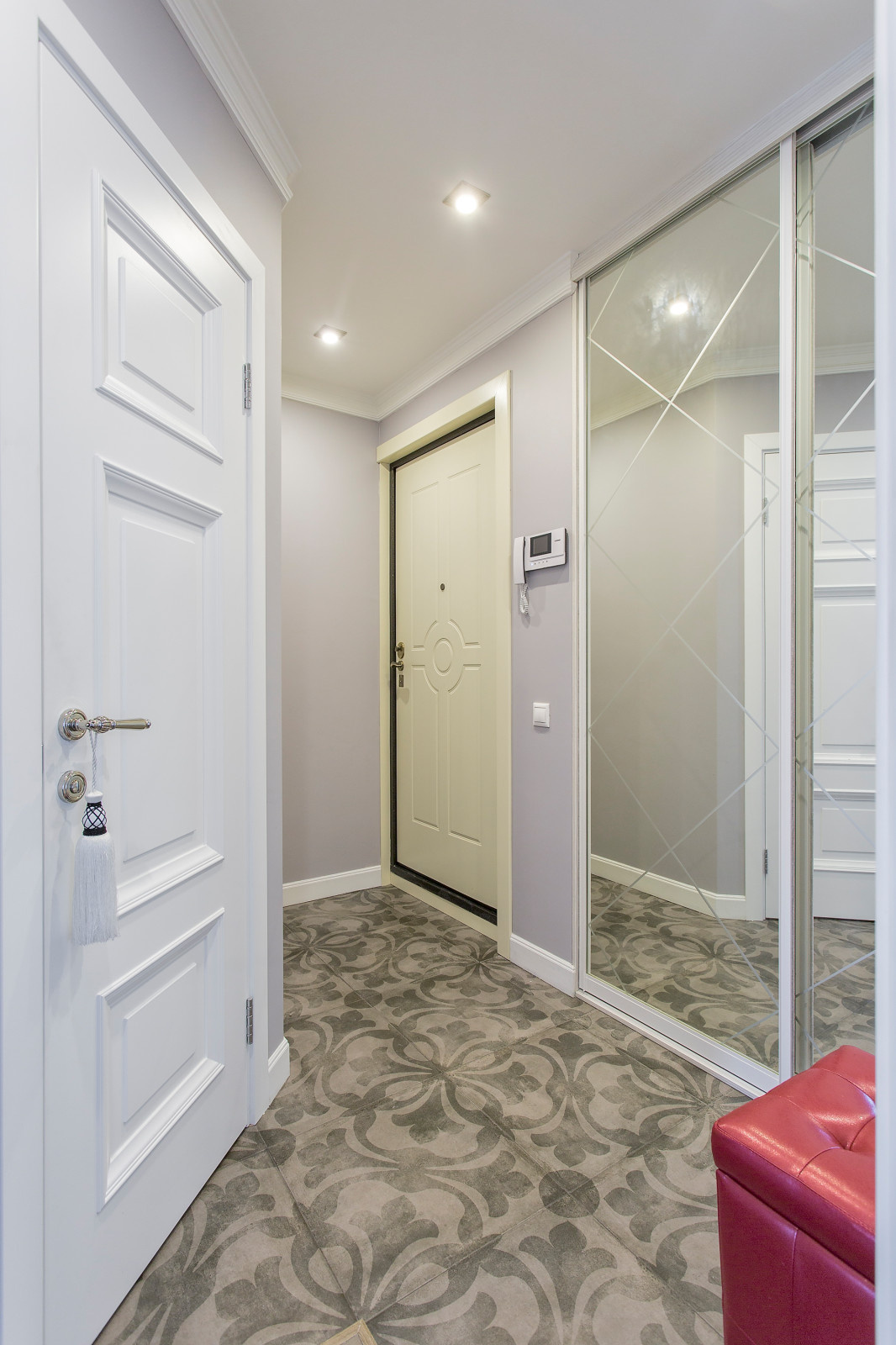 Обложка альбома: прихожая