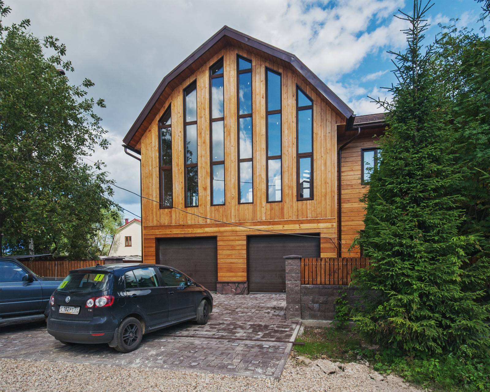 главный фасад. Гараж.