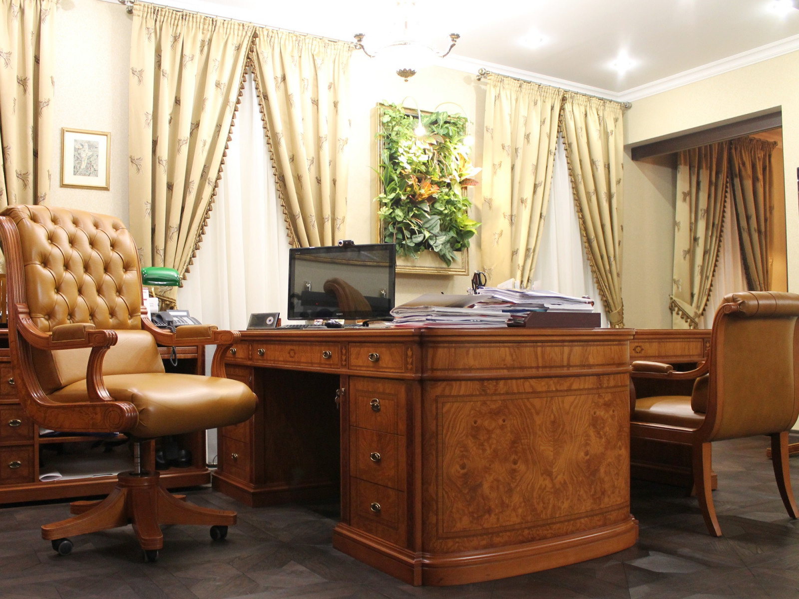 Классический кабинет в старом московском особняке