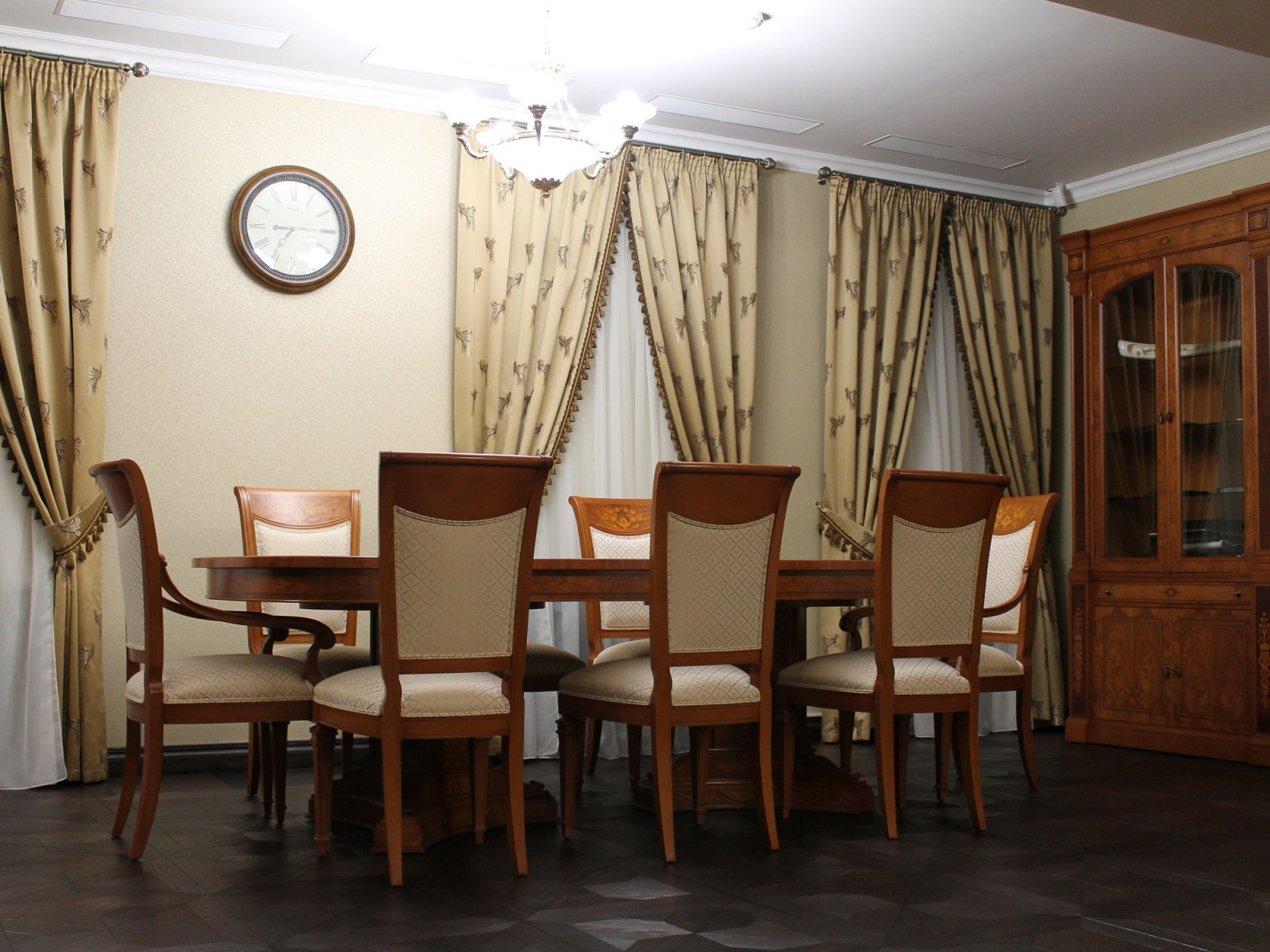 Классический кабинет в старом московском особняке