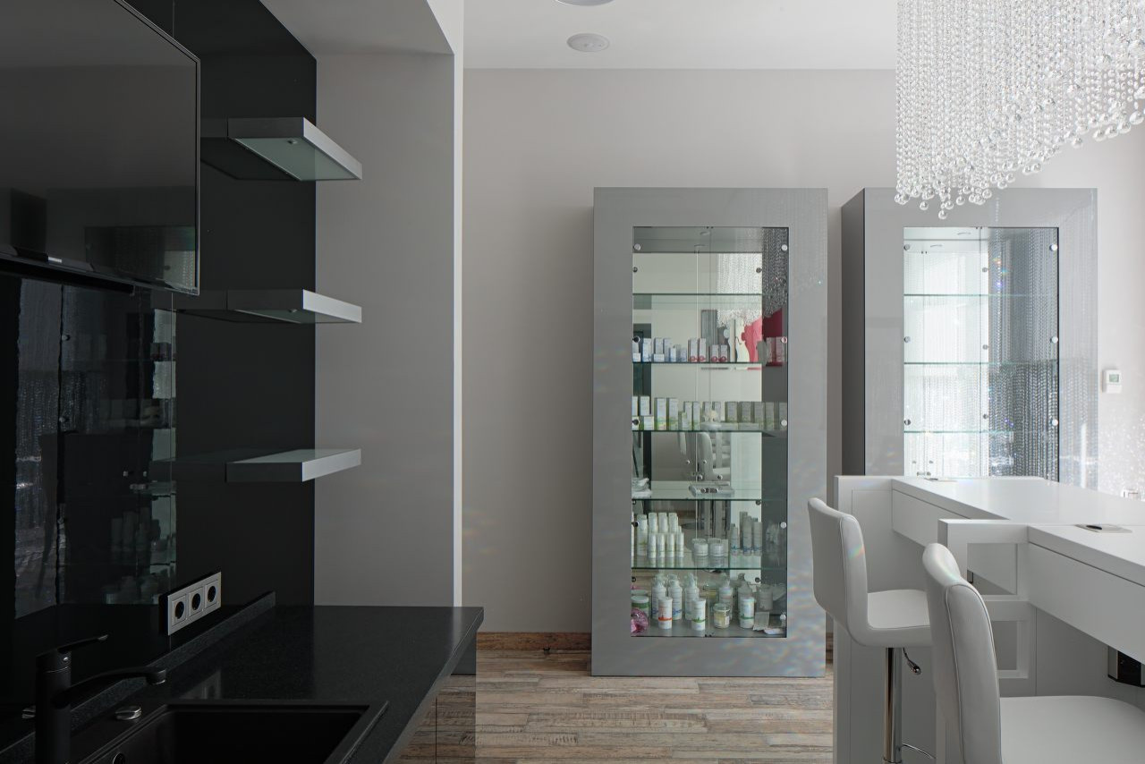 Салон "Crystal Line & Beauty"