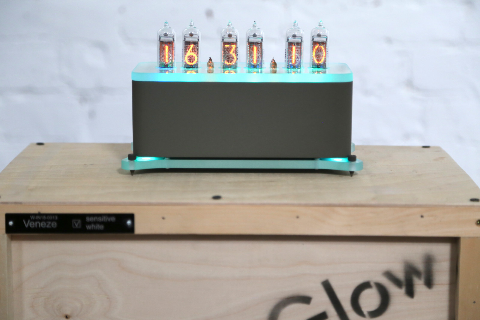 Ламповые дизайнерские часы VacuumGlow LEVITATION Green Stone