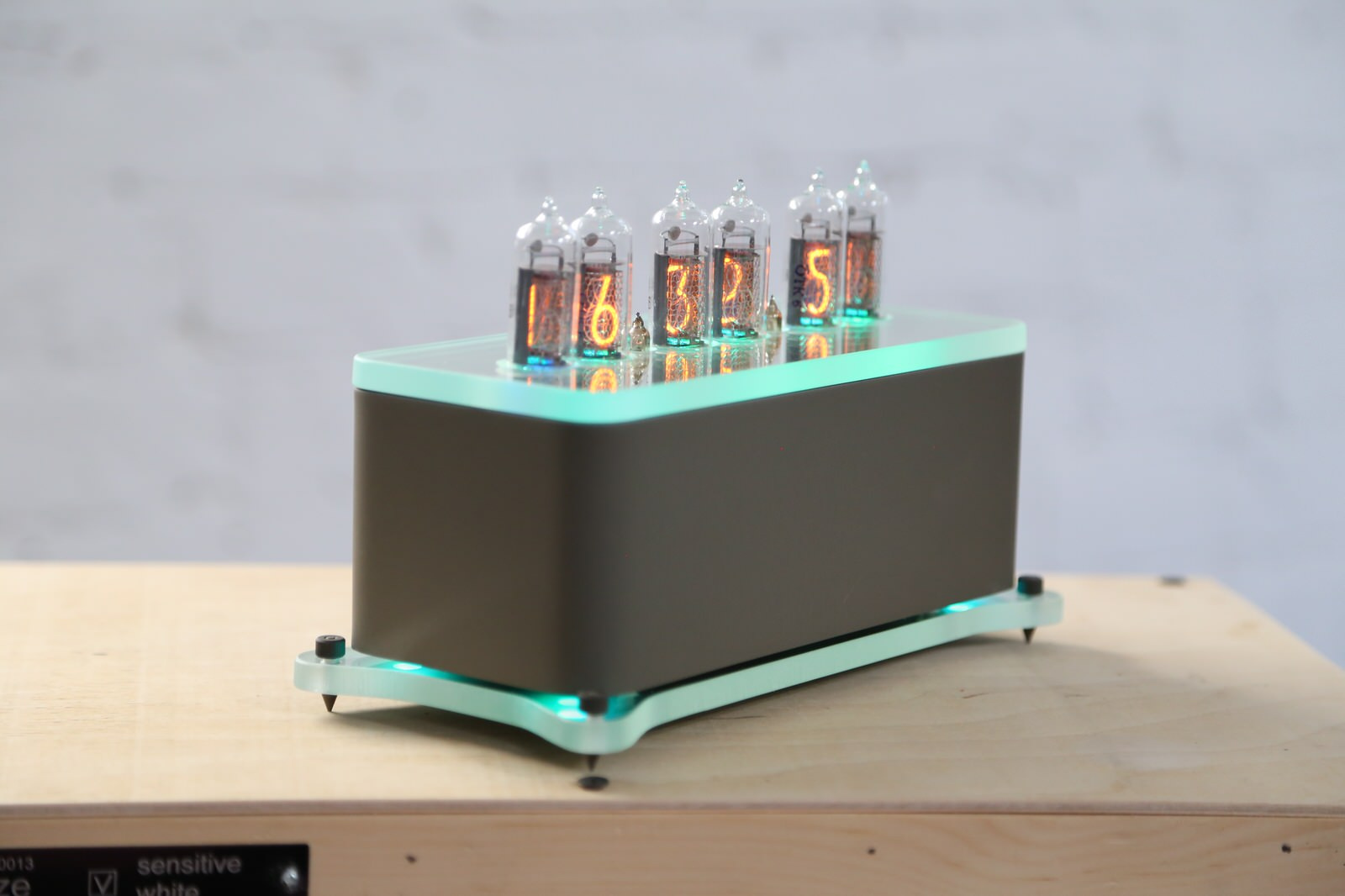 Ламповые дизайнерские часы VacuumGlow LEVITATION Green Stone