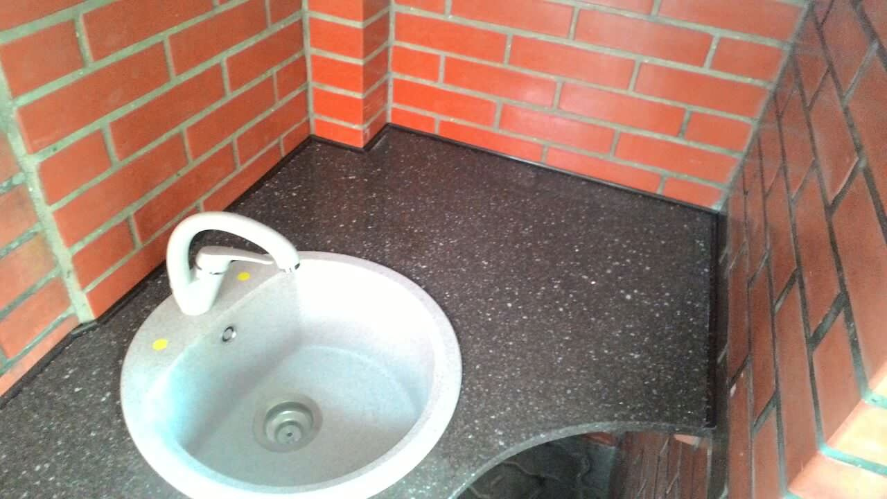 Столешница из кварцевого камня в зону мангала и BBQ