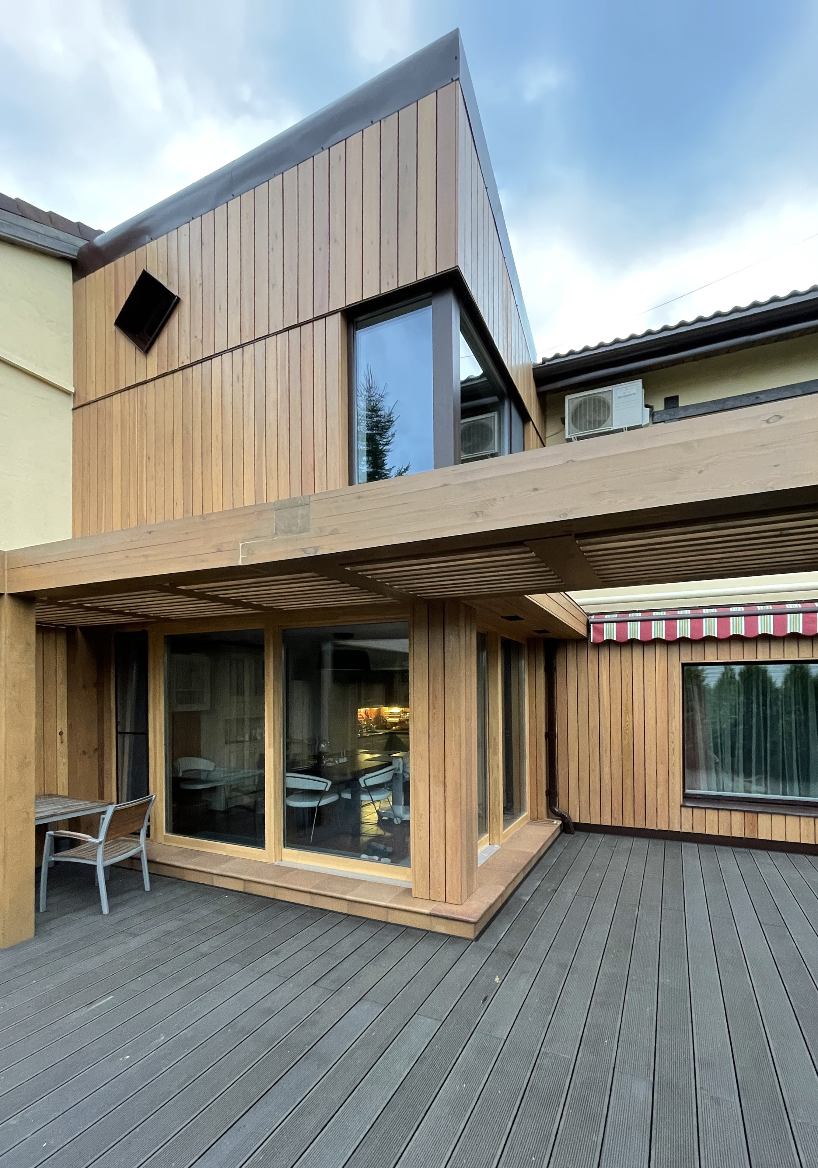 Двухэтажная пристройка к пентхаусу и пергола