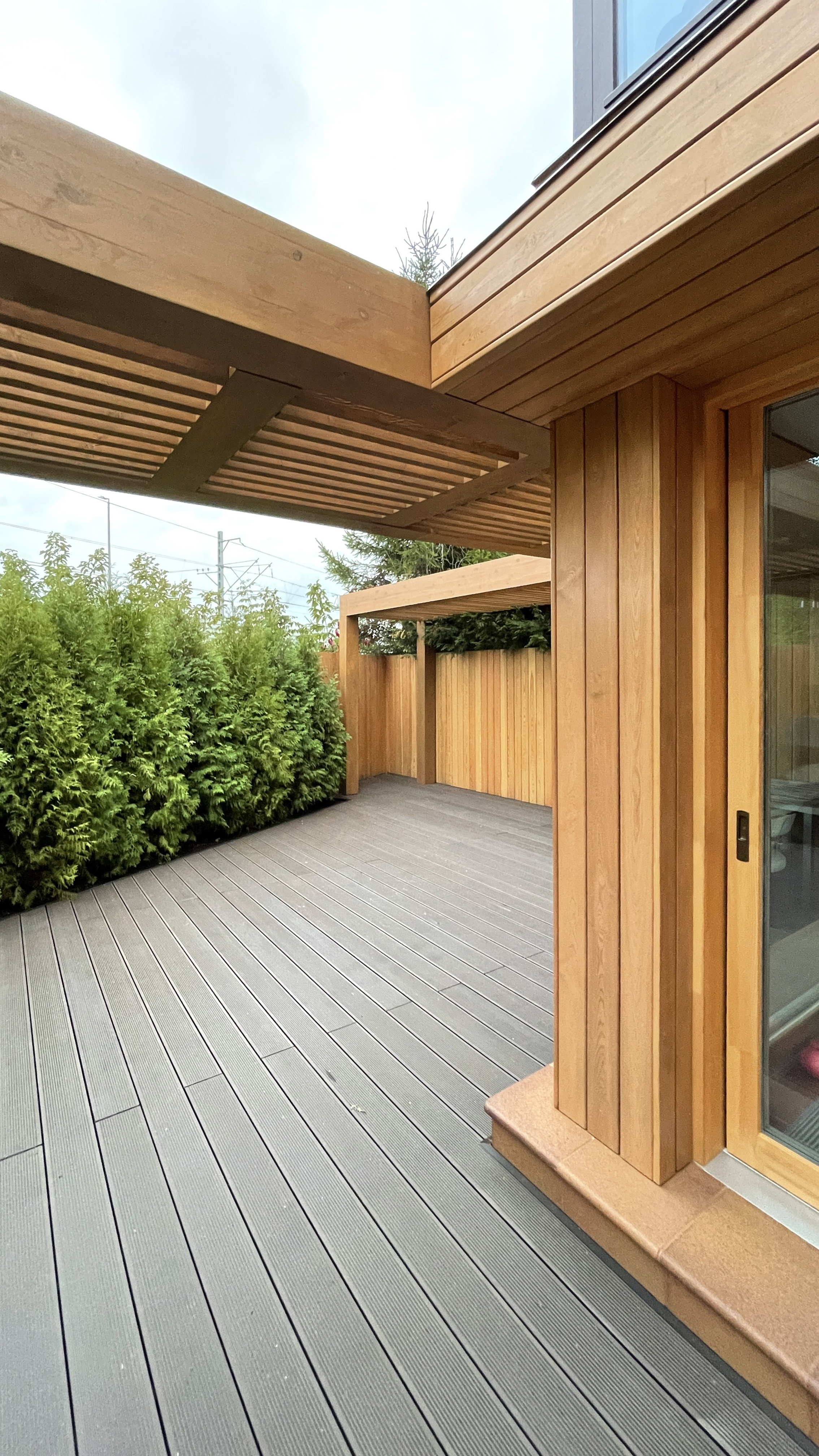 Двухэтажная пристройка к пентхаусу и пергола