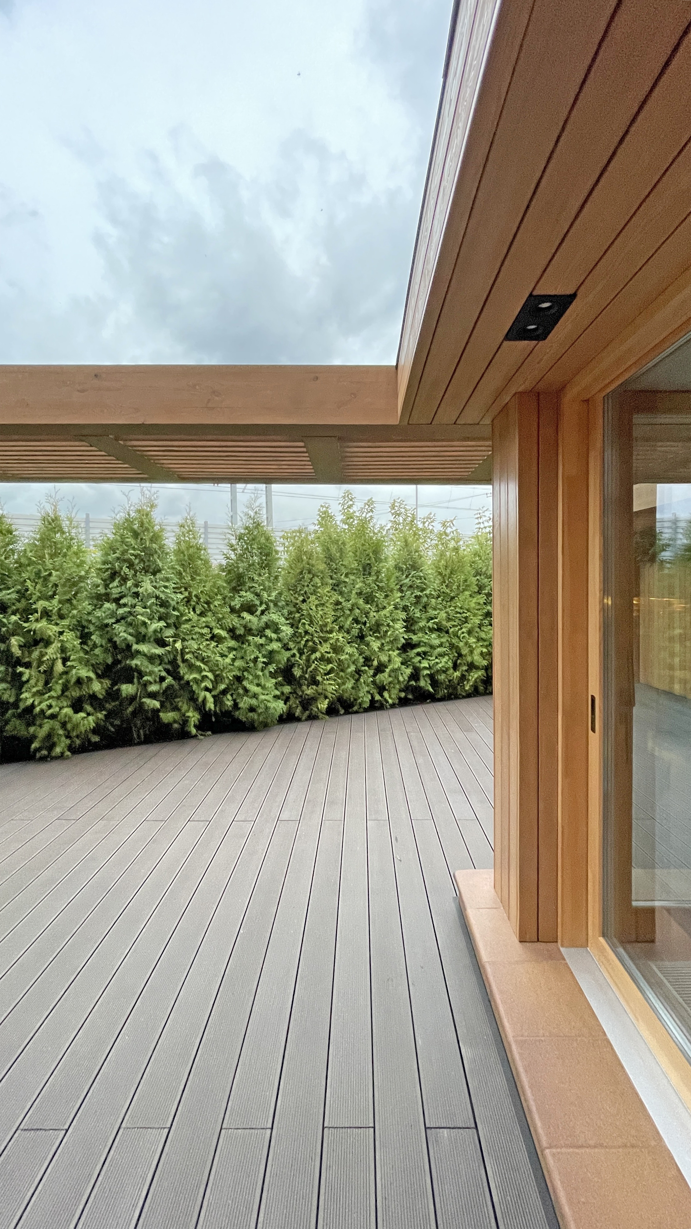 Двухэтажная пристройка к пентхаусу и пергола