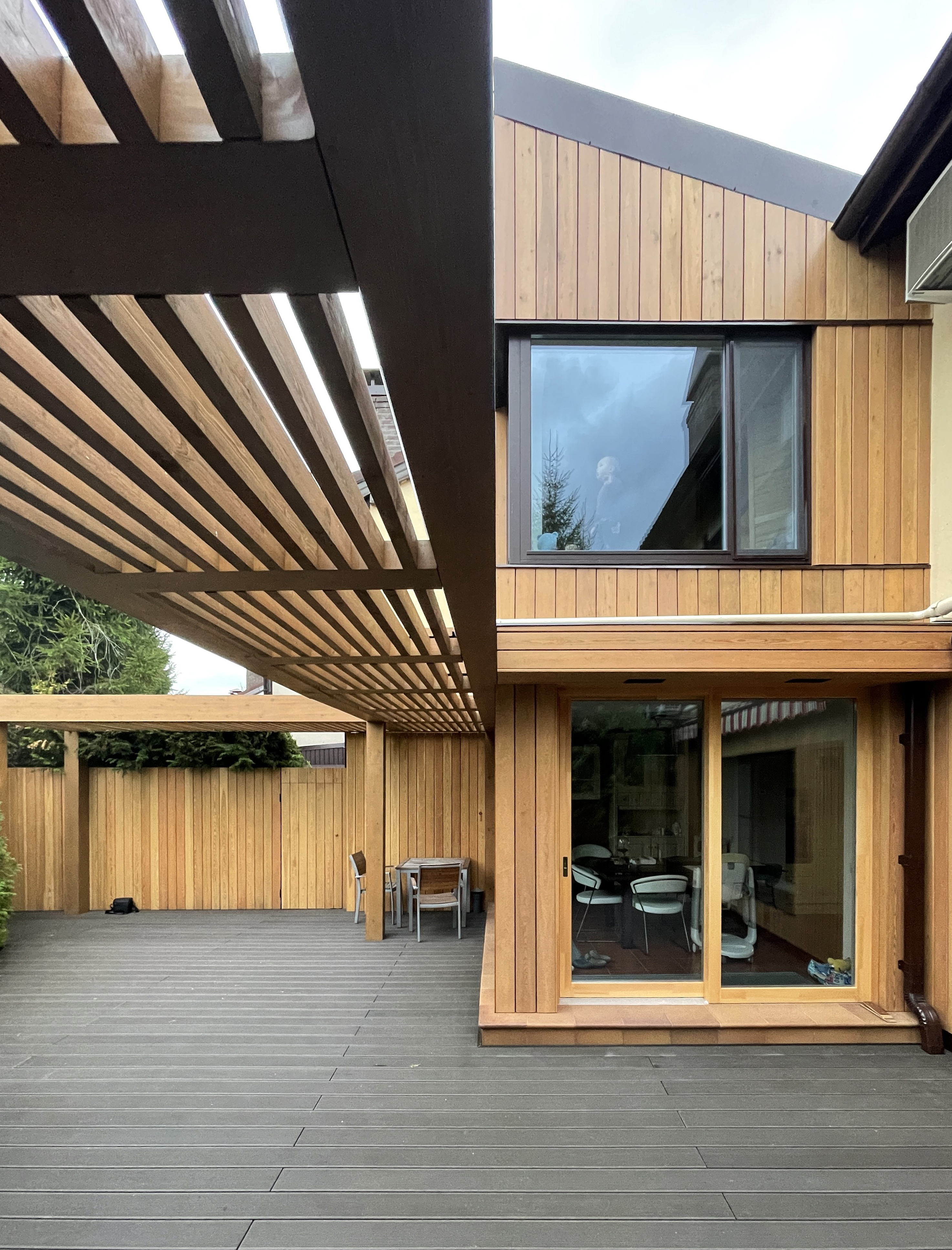 Двухэтажная пристройка к пентхаусу и пергола