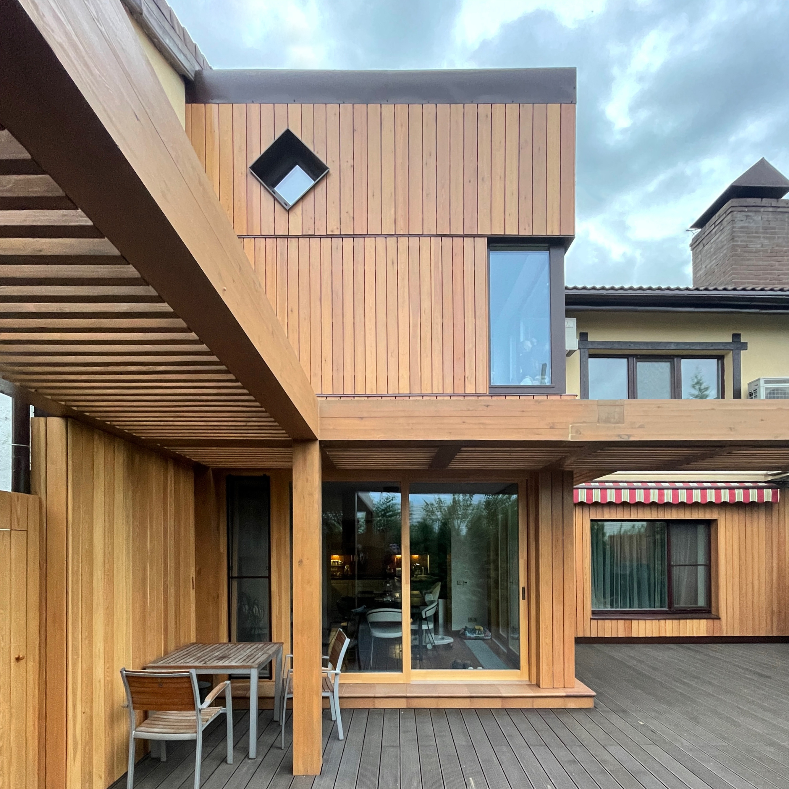 Двухэтажная пристройка к пентхаусу и пергола