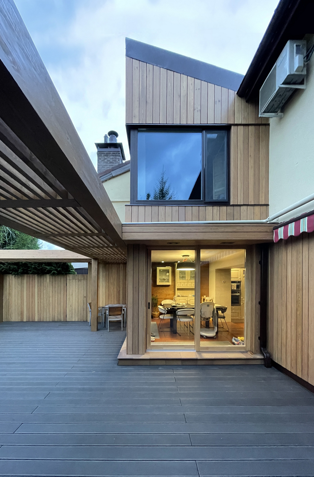 Двухэтажная пристройка к пентхаусу и пергола