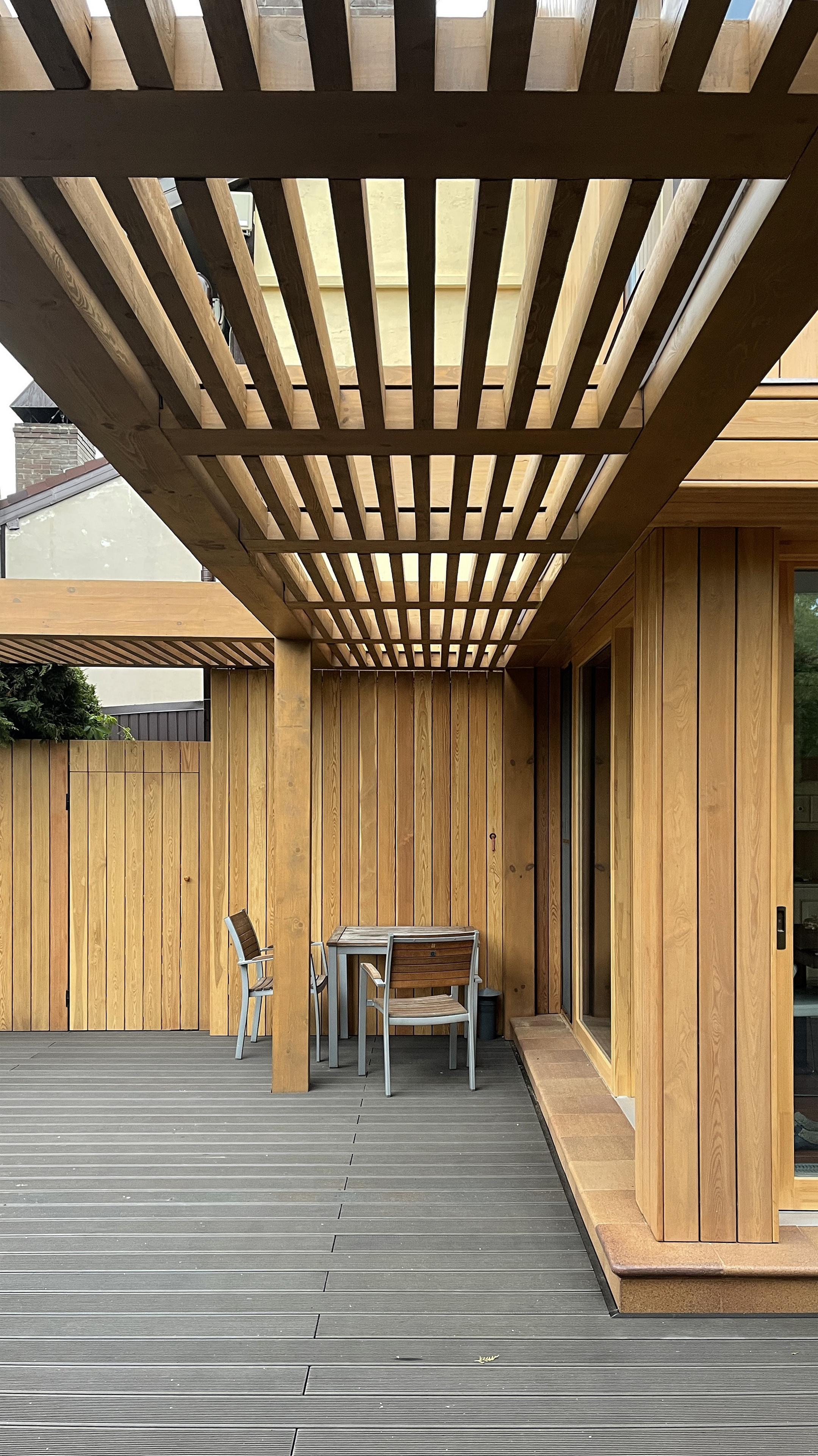 Двухэтажная пристройка к пентхаусу и пергола